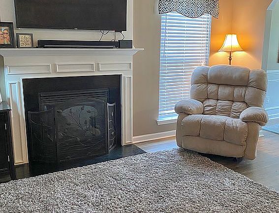 Living Room, Gas Fireplace
