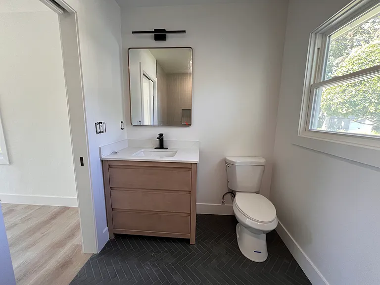 137 Sylvan Ave — Photo 11