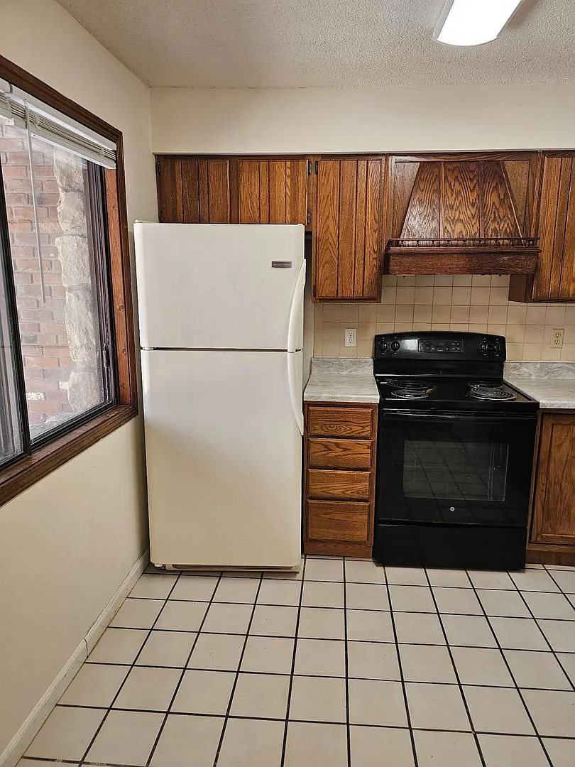 3 Bed/ 2.5 Bath- Village South Condominiums — Photo 4