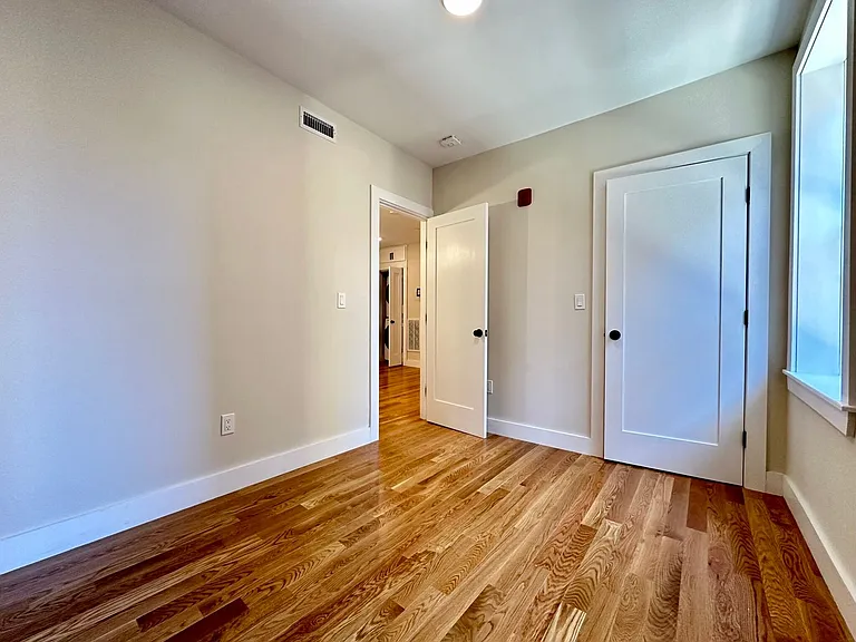 60 N Margin St #4F — Photo 15