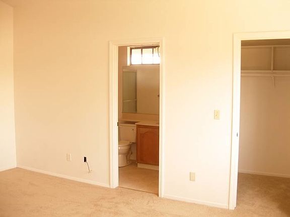 master ba.+walk in closet