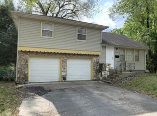 6930 Barkley St, Overland Park, KS 66204