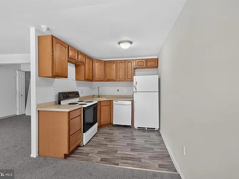 1001 White Oak Rd — Photo 13