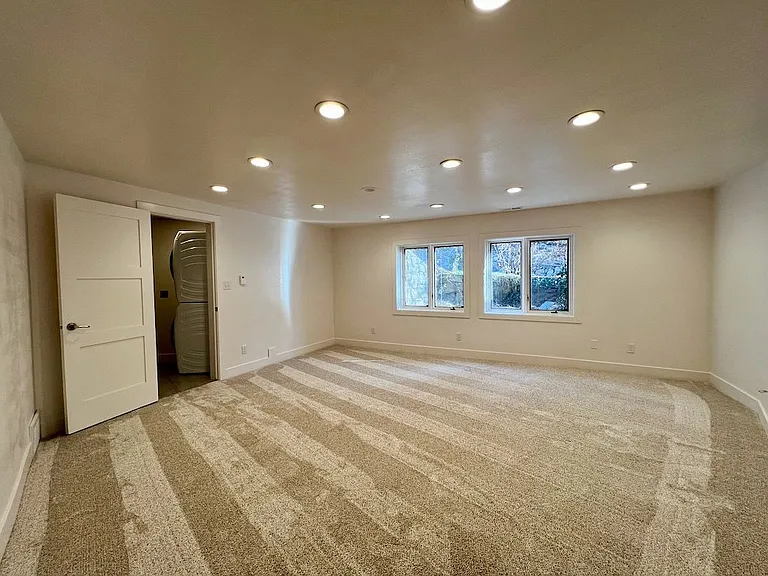 425 Lakeview Way — Photo 15