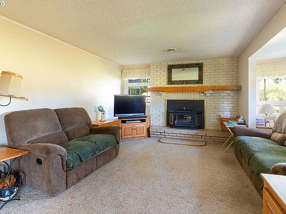 2nd image of 1945 Whistlers Ln