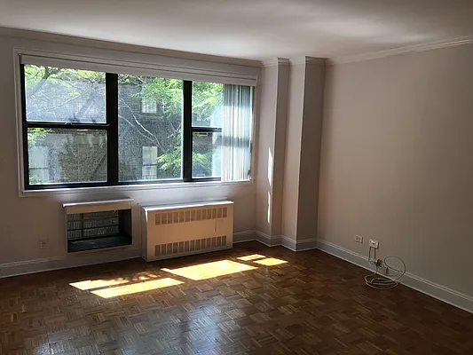 Rented by Metropolis Real Estate of Manhattan | media 9