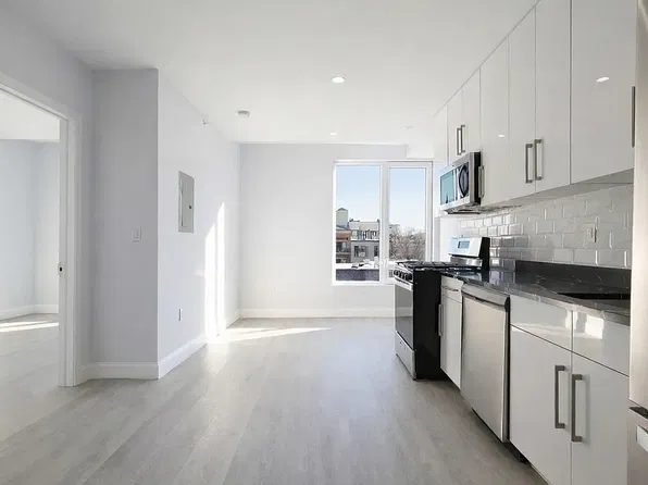142 Huron Street image 1 of 7