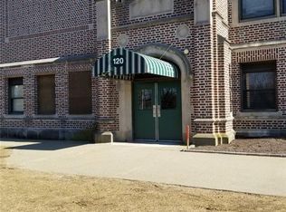 120 Elizabeth St #202, Norwich, CT 06360