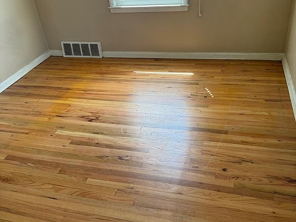 3rd image of 1714 Kingsbury Ave