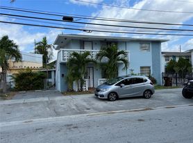 145 W 20th St, Hialeah, FL
