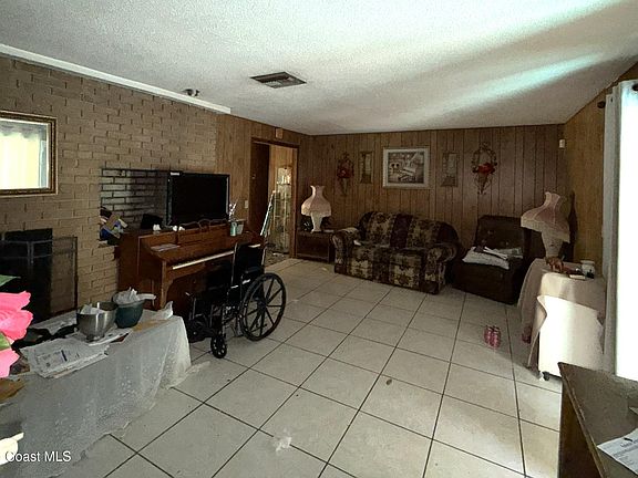 4th image of 4200 Devoe Ave