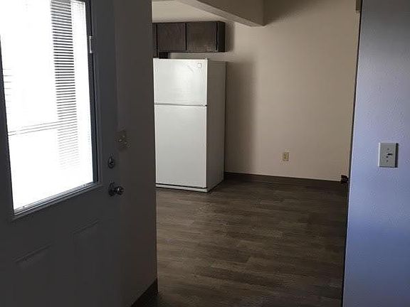2nd image of 311 Van Buren St