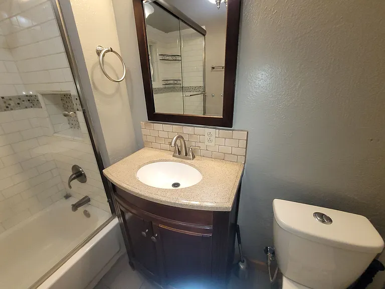 1001 Lozier Ln — Photo 3