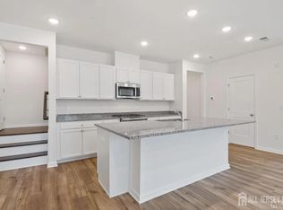 735 Station Rd, Dunellen, NJ 08812