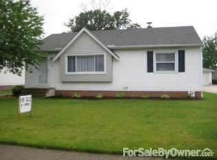 390 Divot Dr, Willowick, OH 44095
