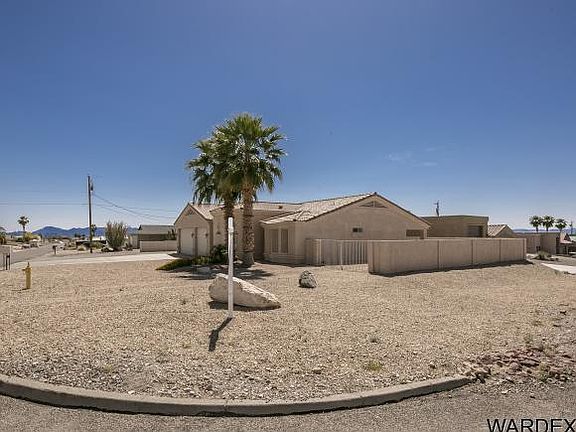 3rd image of 977 Saint Claire Dr