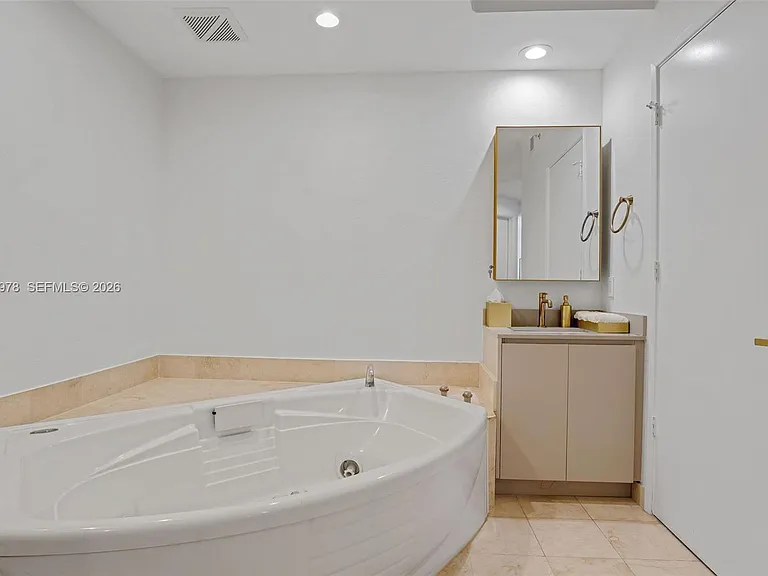 725 Crandon Blvd #203 — Photo 35