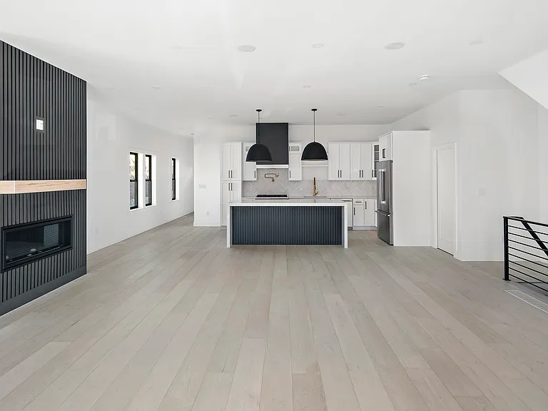 21 Woodbine St #21 — Photo 11