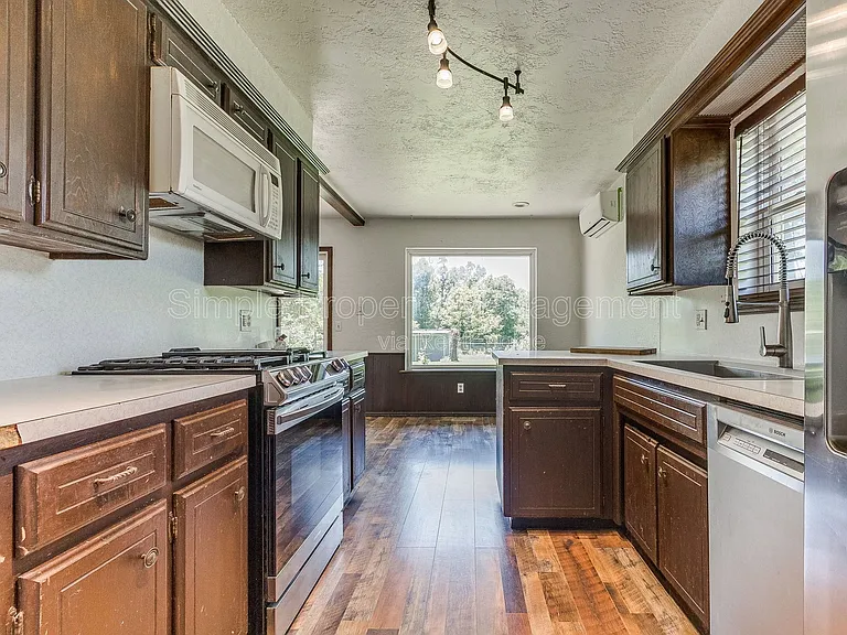 18916 Dave Dr — Photo 15