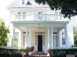 237 Club Dr, Woodmere, NY 11598