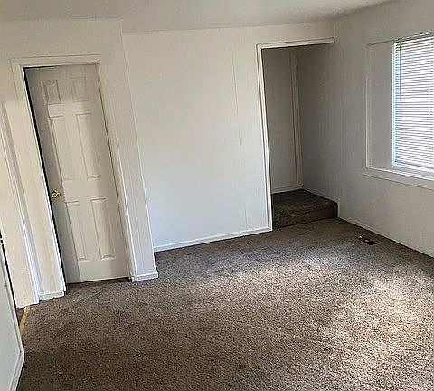 4th image of 32205-32207 Ontonagon Ct