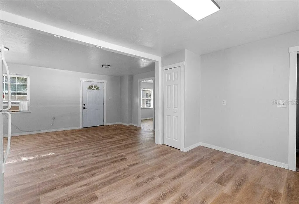 3 bed, 2.0 bath, 1100 sqft, $1,200 — Photo 4