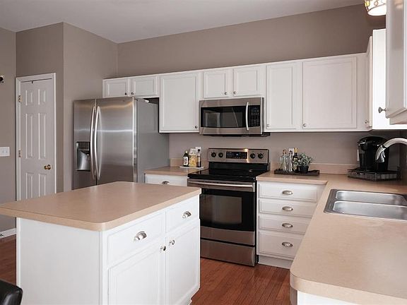 5th image of 9736 Ravenshire Dr
