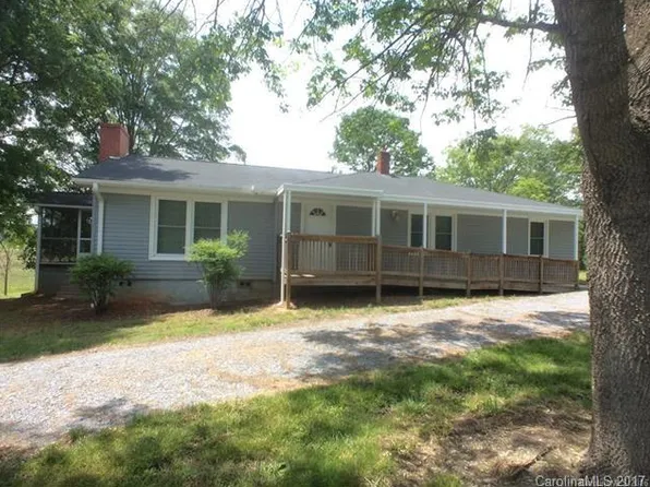 6213 Oakridge Rd, Clover, SC 29710