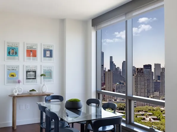 200 West 67th Street image 2 of 15