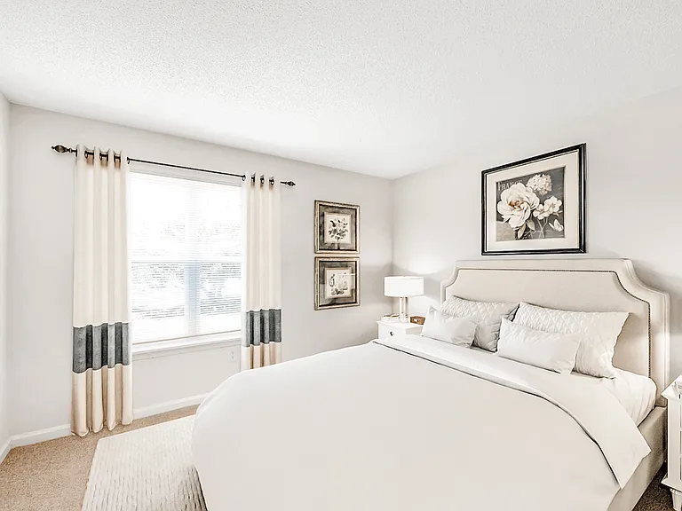 King's Ridge Apartments — Photo 9