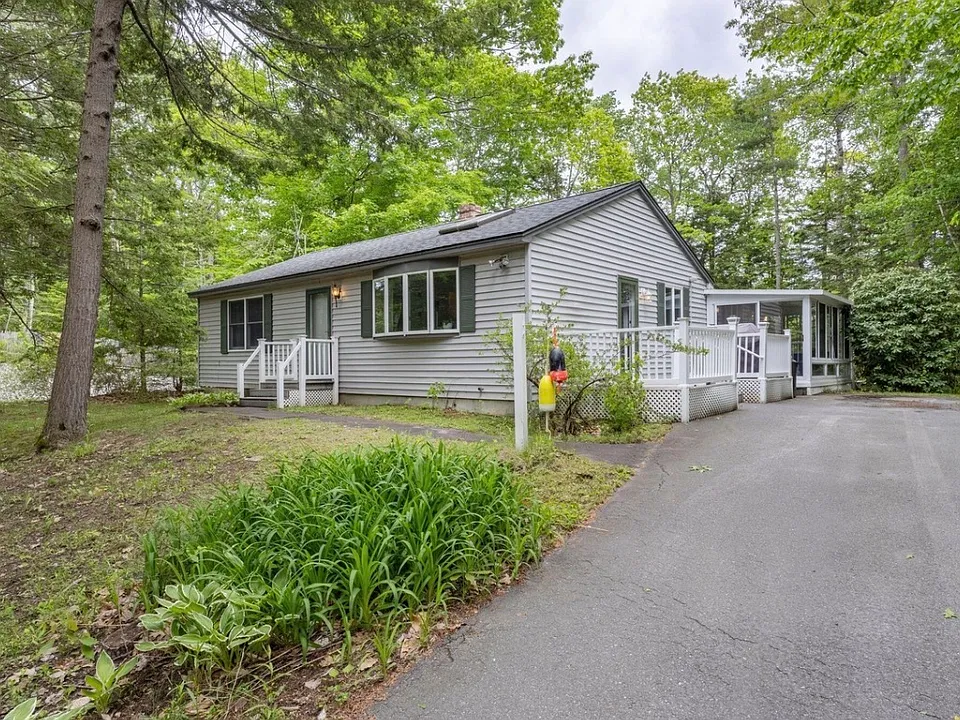 11 Frost Brook Ln