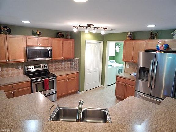 5th image of 830 Desoto Blvd S