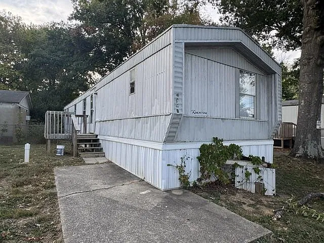 404 Lee St — Photo 2