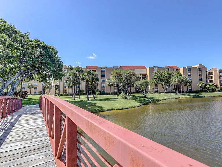 600 Egret Cir #7105 — Photo 36