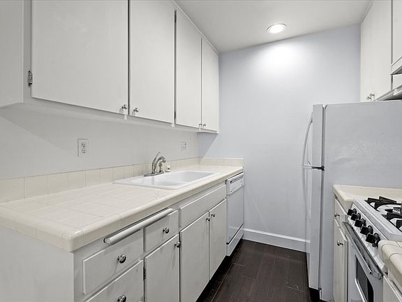 3rd image of 2311 4th St APT 220