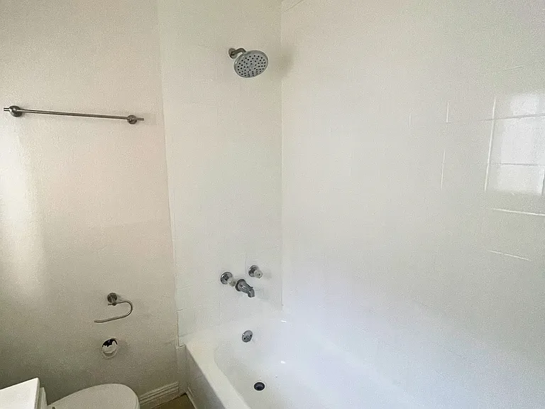 1377 Warren Ave — Photo 16