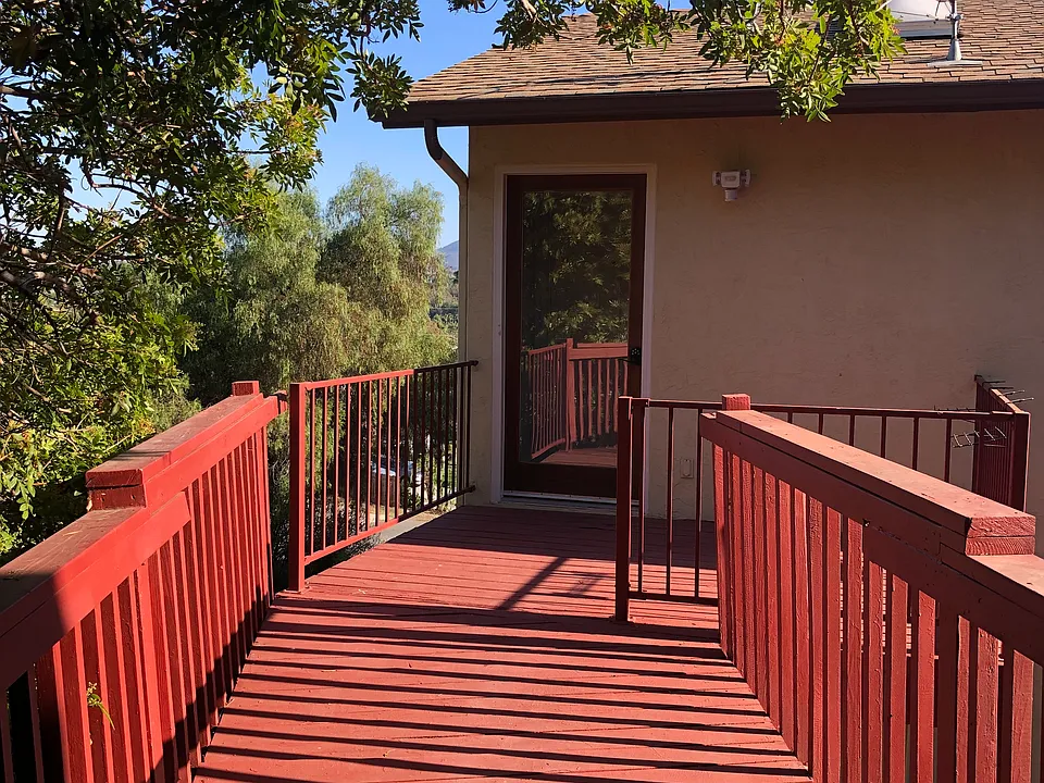 572 Plumosa Ave