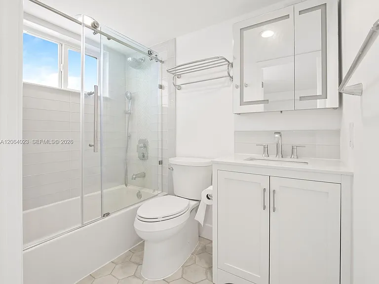 6725 Harding Ave #504 — Photo 8