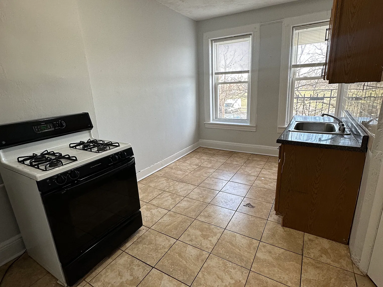 1 bed, 100 sqft, $1,500 — Photo 4