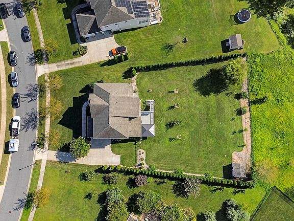 3rd image of 202 Stover Ct