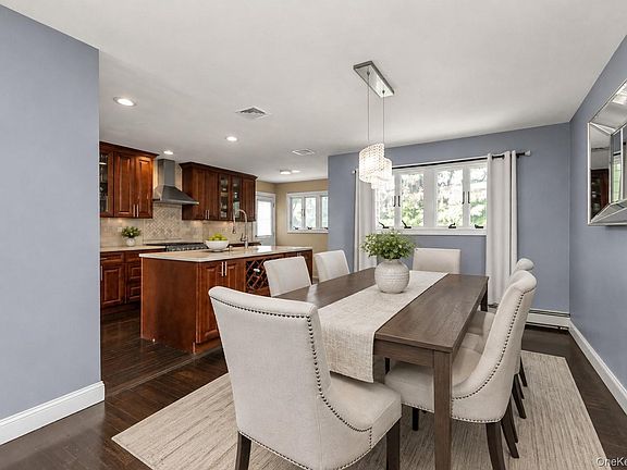 5th image of 46 Valley Ln W
