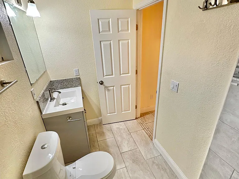 418 E St #2 — Photo 13