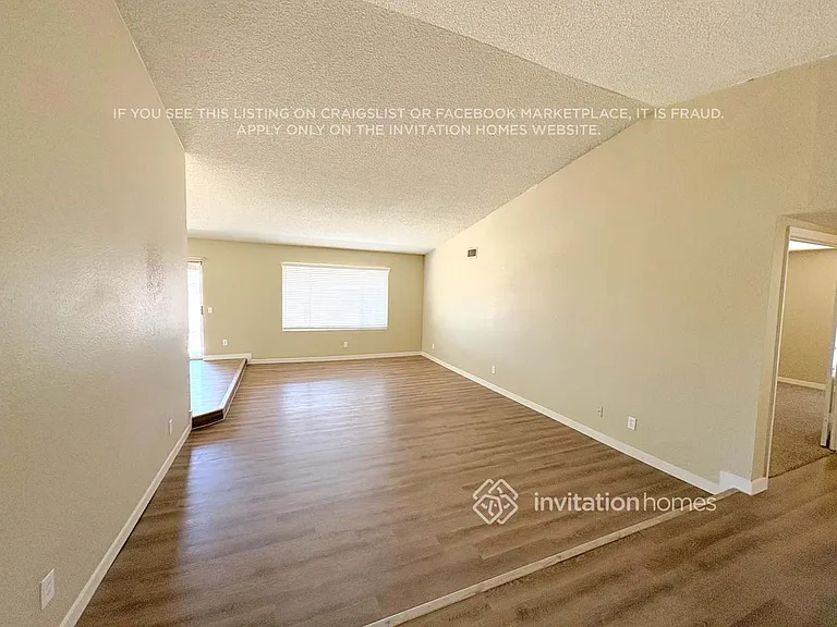4205 N 101st Ave — Photo 3