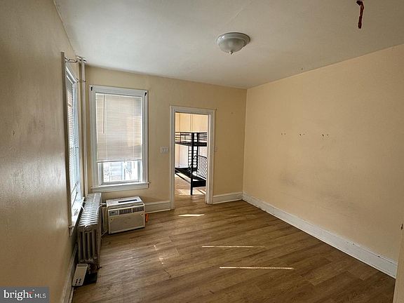 5th image of 612 Locust St