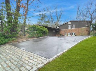 7 Highwood Rd, East Norwich, NY 11732