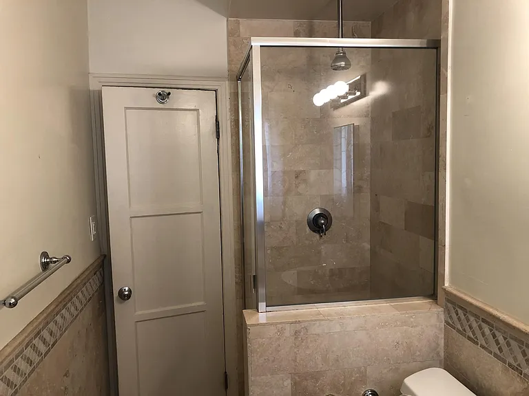 264 S Reeves Dr — Photo 10