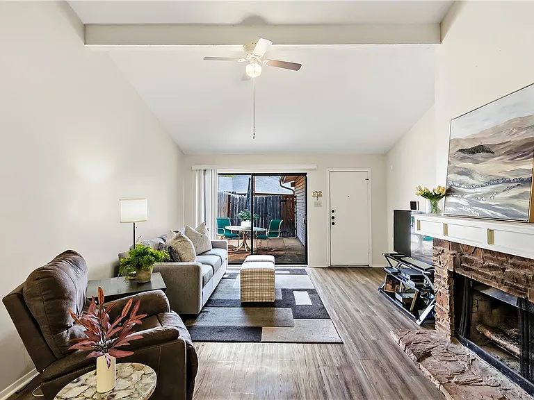 2523 Longmire Dr — Photo 9