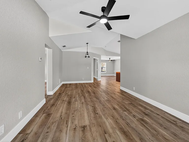 351 NW 8th Ave — Photo 13