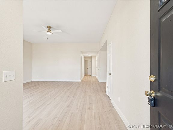 4th image of 11229 S Nandina Ave