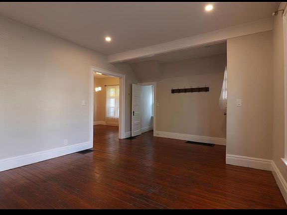 4th image of 20 Tremont Ave #2